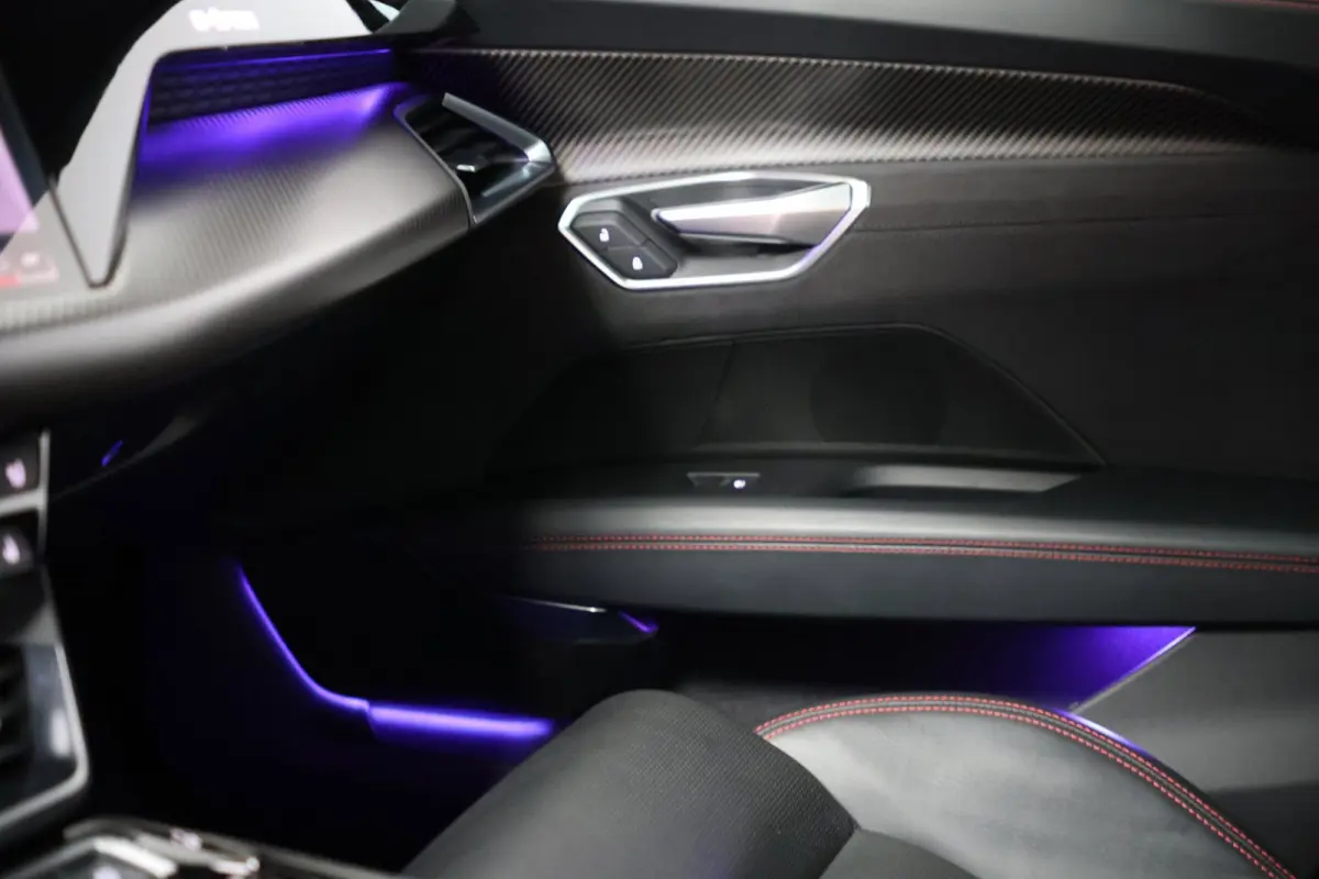 RS 93 kWh | head-up | massage stoel(en) | B&O | laser led | 4-wielsturing | luchtvering | 22 inch vossen | BTW