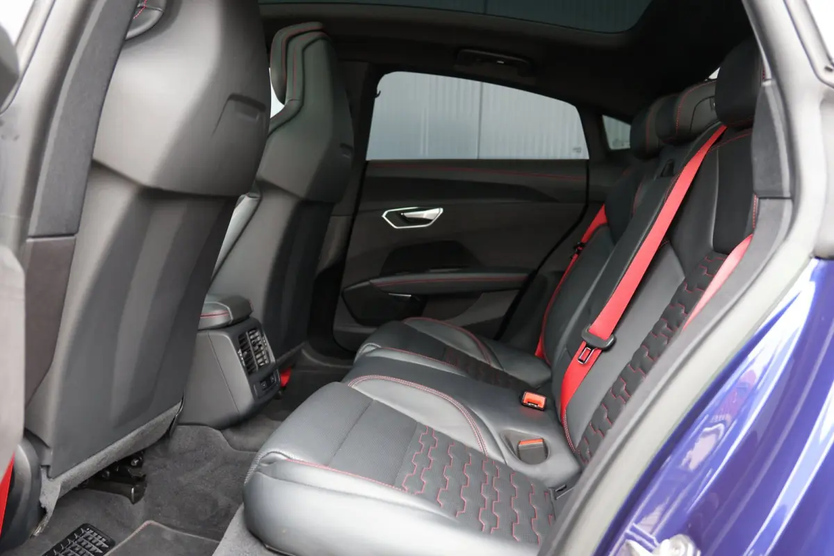 RS 93 kWh | head-up | massage stoel(en) | B&O | laser led | 4-wielsturing | luchtvering | 22 inch vossen | BTW