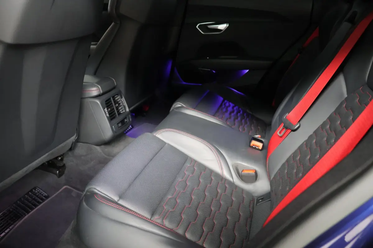 RS 93 kWh | head-up | massage stoel(en) | B&O | laser led | 4-wielsturing | luchtvering | 22 inch vossen | BTW