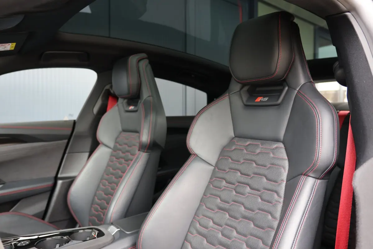 RS 93 kWh | head-up | massage stoel(en) | B&O | laser led | 4-wielsturing | luchtvering | 22 inch vossen | BTW