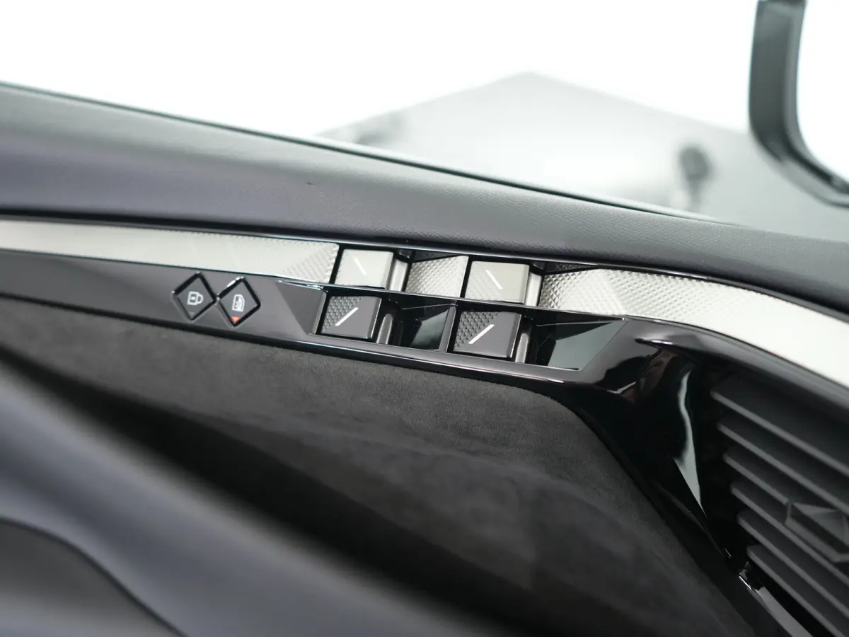 1.2 Hybrid 136 Edition France | 19" Lichtmetalen velgen LIMA | Adaptive Cruise Control met Stop&Go functie | Cruise control adaptief met Stop&Go en stuurhulp
