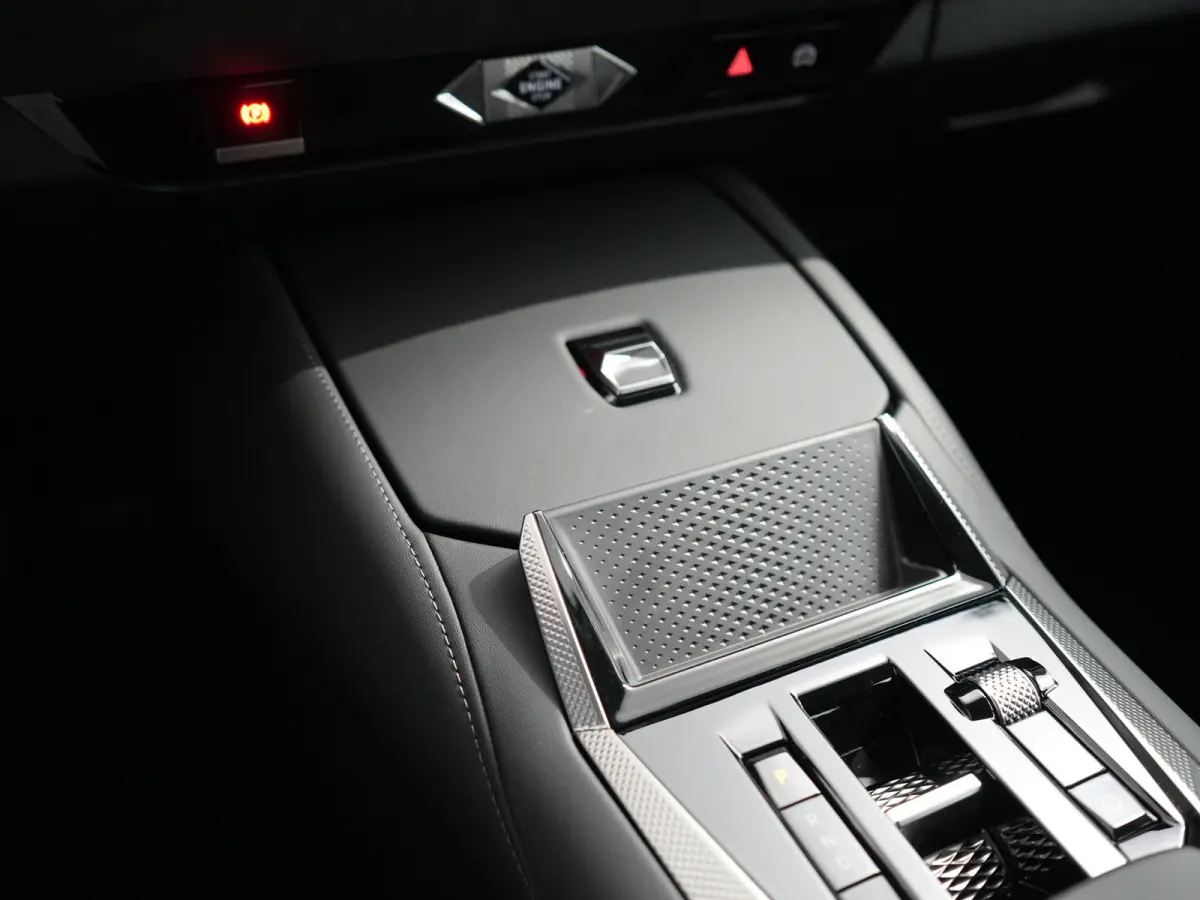1.2 Hybrid 136 Edition France | 19" Lichtmetalen velgen LIMA | Adaptive Cruise Control met Stop&Go functie | Cruise control adaptief met Stop&Go en stuurhulp
