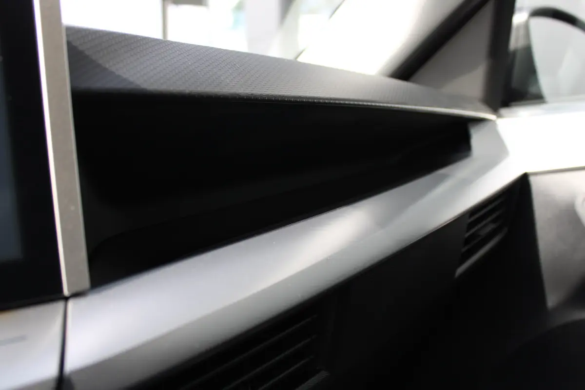 GS - | 11 kW boordlader | 17" Lichtmetalen velgen in Zwart met 215/60 R17 banden | Achteruitrijcamera