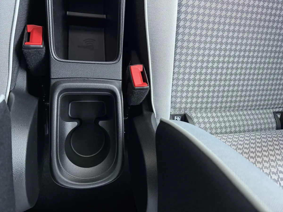 Torino, (2026) | 10,25" touchscreen radio met Bluetooth, DAB & USB | Apple Carplay® / Android Auto™ voorbereiding | Automatische airconditioning