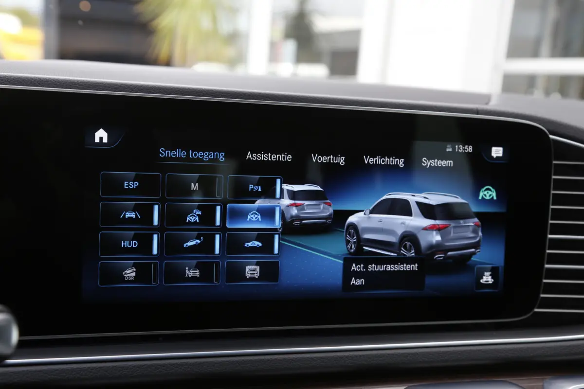 350 e PHEV Plug in 4MATIC Premium Plus*Perfect MB Onderh.*BTW*1ste Eig*Luchtvering/Softclose/Dubbel glas/Burmester/Elek. Trekhaak/Pano/ACC met stuurhulp/360/Stoelverw.V+A/Stuurverw./Stoelkoe