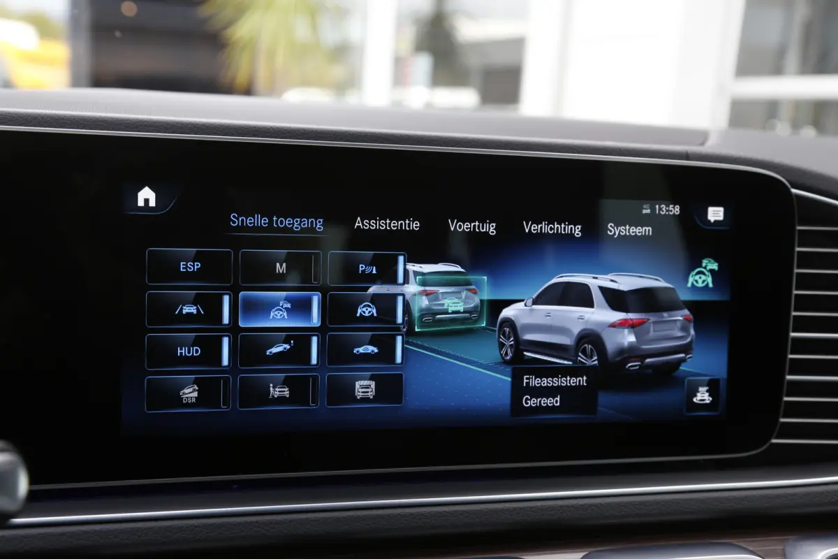 350 e PHEV Plug in 4MATIC Premium Plus*Perfect MB Onderh.*BTW*1ste Eig*Luchtvering/Softclose/Dubbel glas/Burmester/Elek. Trekhaak/Pano/ACC met stuurhulp/360/Stoelverw.V+A/Stuurverw./Stoelkoe