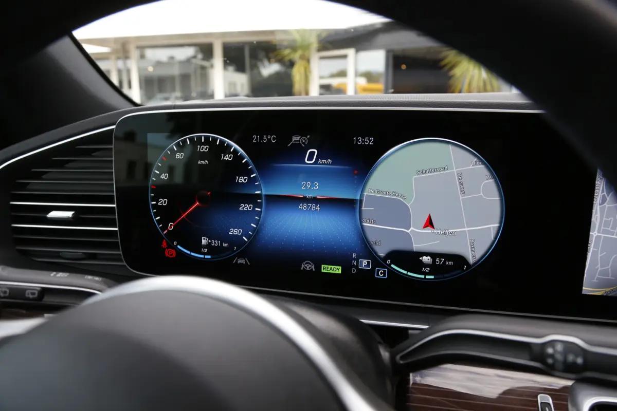 350 e PHEV Plug in 4MATIC Premium Plus*Perfect MB Onderh.*BTW*1ste Eig*Luchtvering/Softclose/Dubbel glas/Burmester/Elek. Trekhaak/Pano/ACC met stuurhulp/360/Stoelverw.V+A/Stuurverw./Stoelkoe