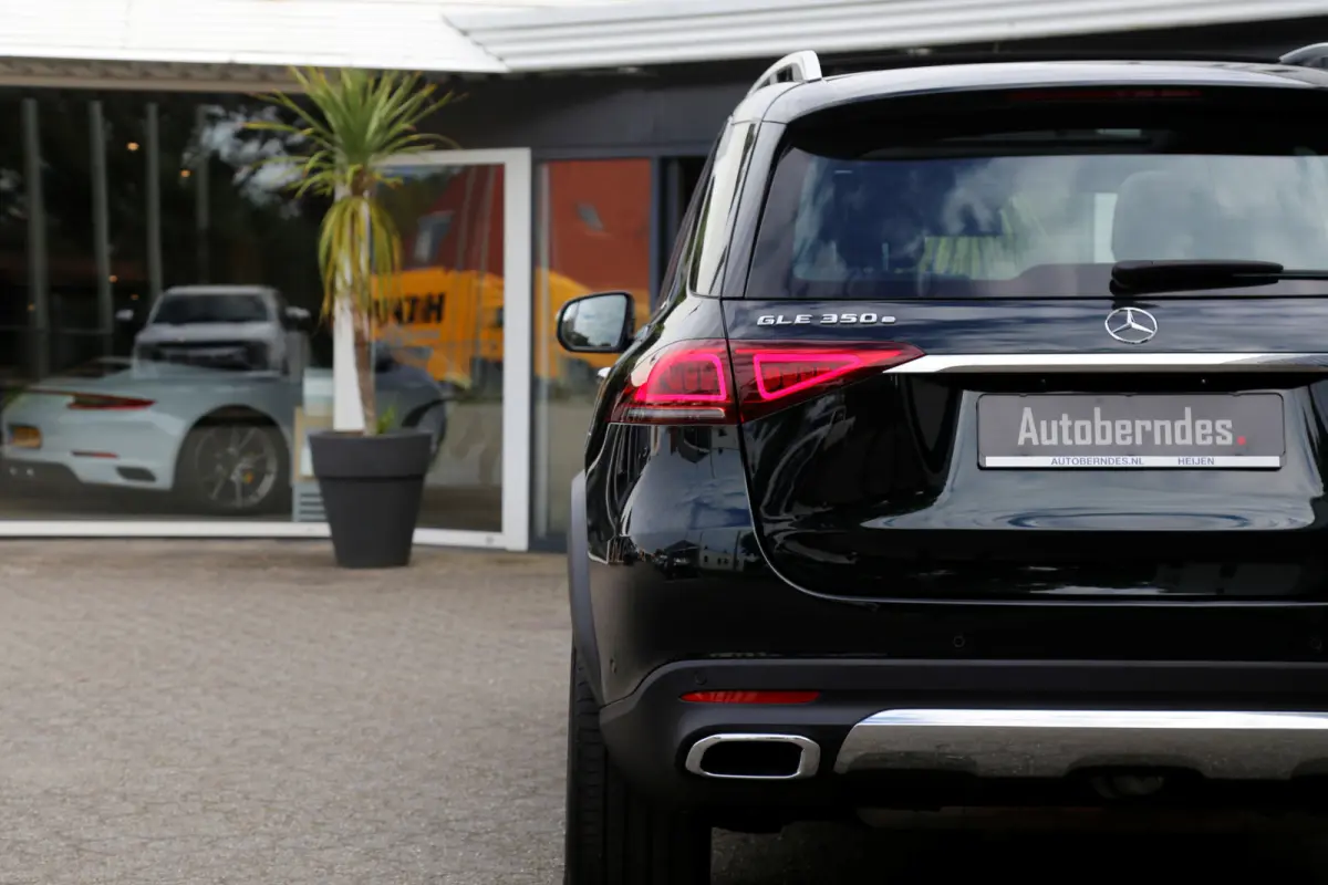 350 e PHEV Plug in 4MATIC Premium Plus*Perfect MB Onderh.*BTW*1ste Eig*Luchtvering/Softclose/Dubbel glas/Burmester/Elek. Trekhaak/Pano/ACC met stuurhulp/360/Stoelverw.V+A/Stuurverw./Stoelkoe