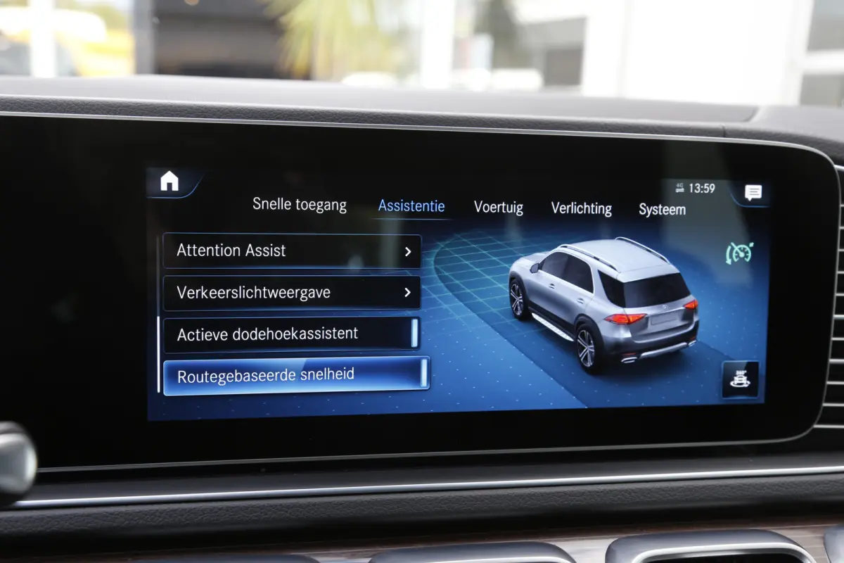 350 e PHEV Plug in 4MATIC Premium Plus*Perfect MB Onderh.*BTW*1ste Eig*Luchtvering/Softclose/Dubbel glas/Burmester/Elek. Trekhaak/Pano/ACC met stuurhulp/360/Stoelverw.V+A/Stuurverw./Stoelkoe