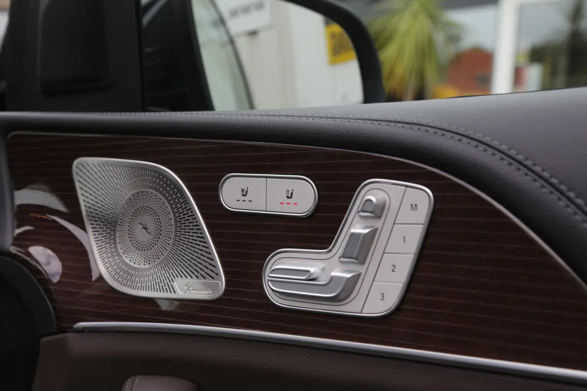 350 e PHEV Plug in 4MATIC Premium Plus*Perfect MB Onderh.*BTW*1ste Eig*Luchtvering/Softclose/Dubbel glas/Burmester/Elek. Trekhaak/Pano/ACC met stuurhulp/360/Stoelverw.V+A/Stuurverw./Stoelkoe