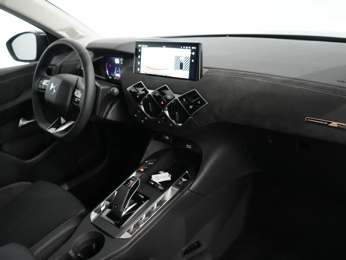 Performance Line | 17" lichtmetalen velgen DUBLIN | DS Iris Navigatie System | Draadloze Apple CarPlay™, Android Auto®
