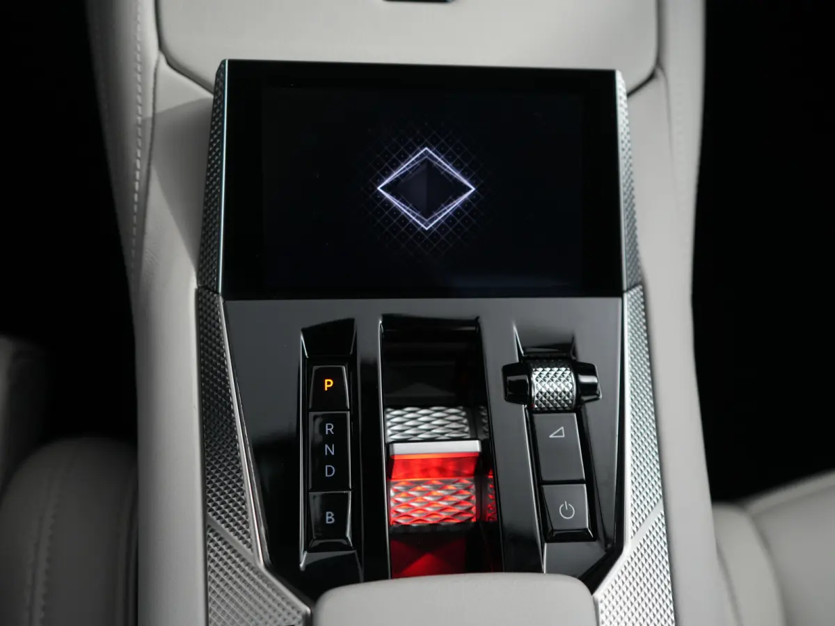 E-Tense Esprit De Voyage 225 PK | Panorama schuif-/ kanteldak | Leder | Elek. Stoelen | Focal audio |