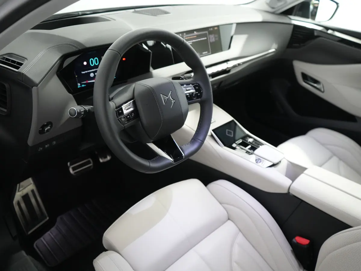 E-Tense Esprit De Voyage 225 PK | Panorama schuif-/ kanteldak | Leder | Elek. Stoelen | Focal audio |