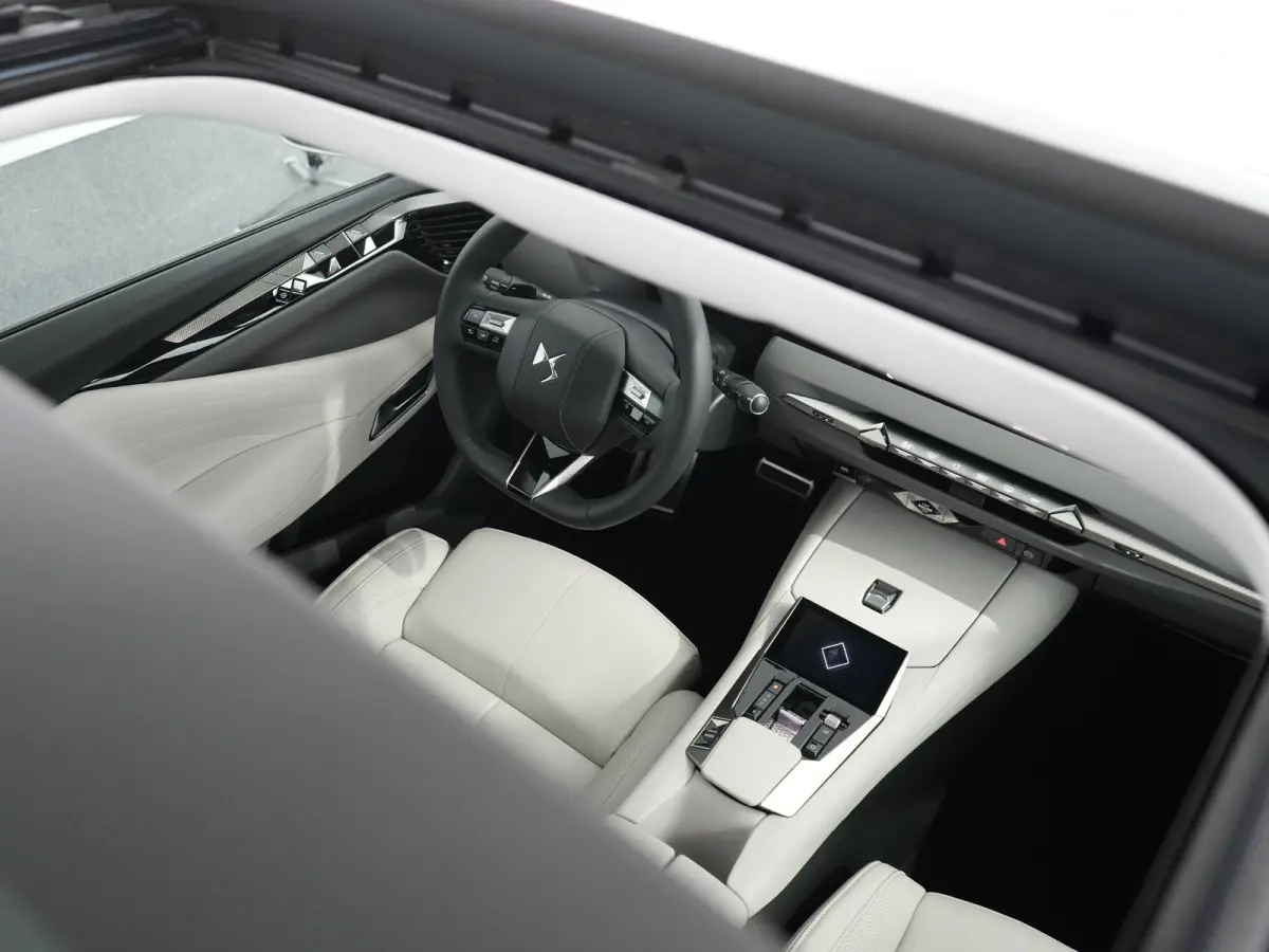 E-Tense Esprit De Voyage 225 PK | Panorama schuif-/ kanteldak | Leder | Elek. Stoelen | Focal audio |
