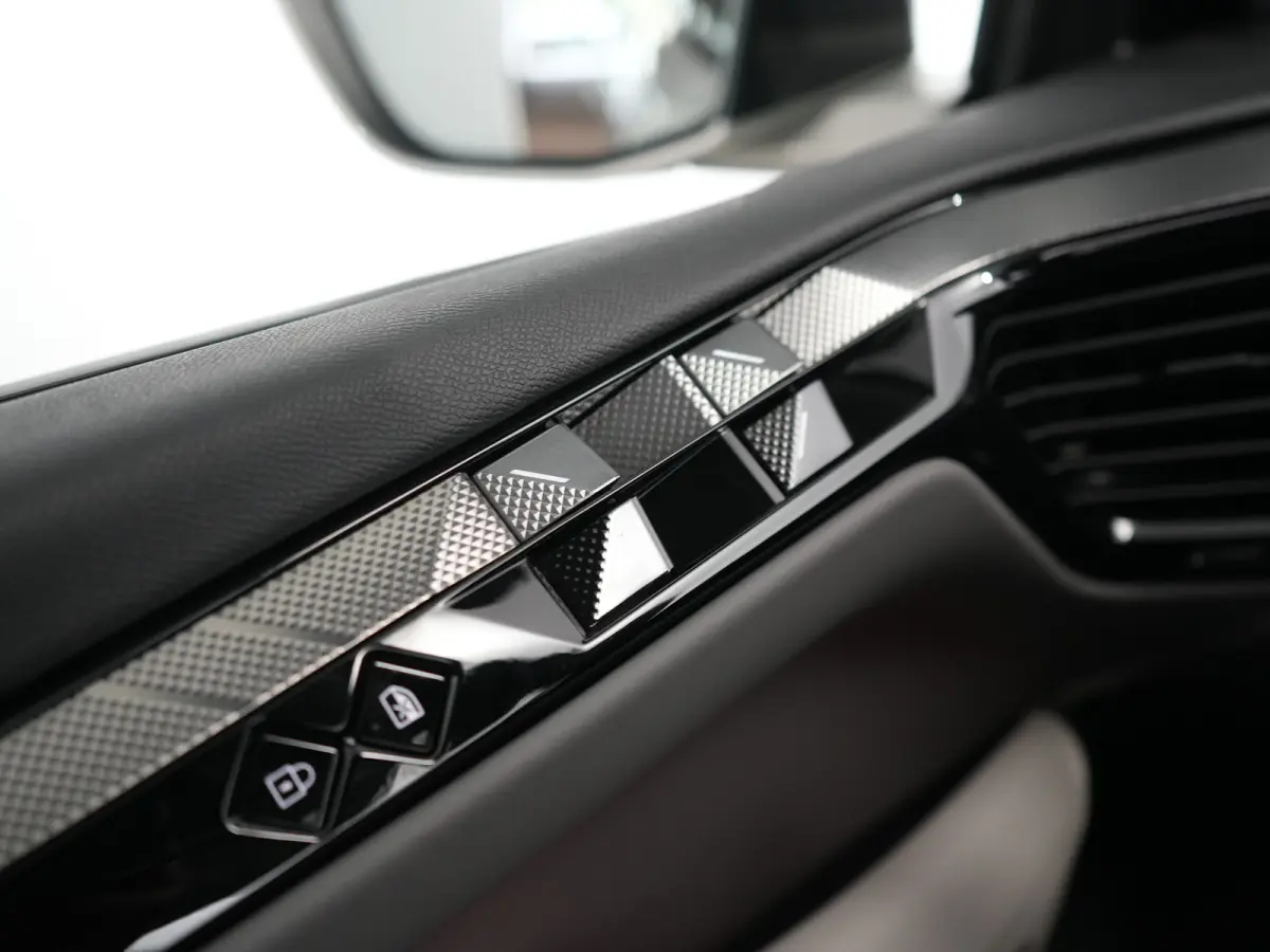 E-Tense Esprit De Voyage 225 PK | Panorama schuif-/ kanteldak | Leder | Elek. Stoelen | Focal audio |