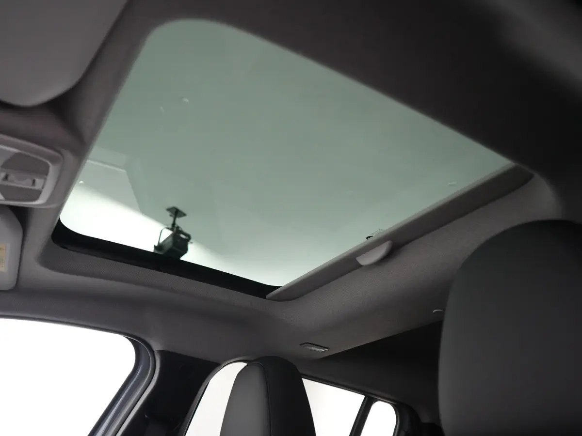 Summit | 18" Diamond Cut lichtmetalen velgen | 360 parkeersensoren | Achteruitrijcamera