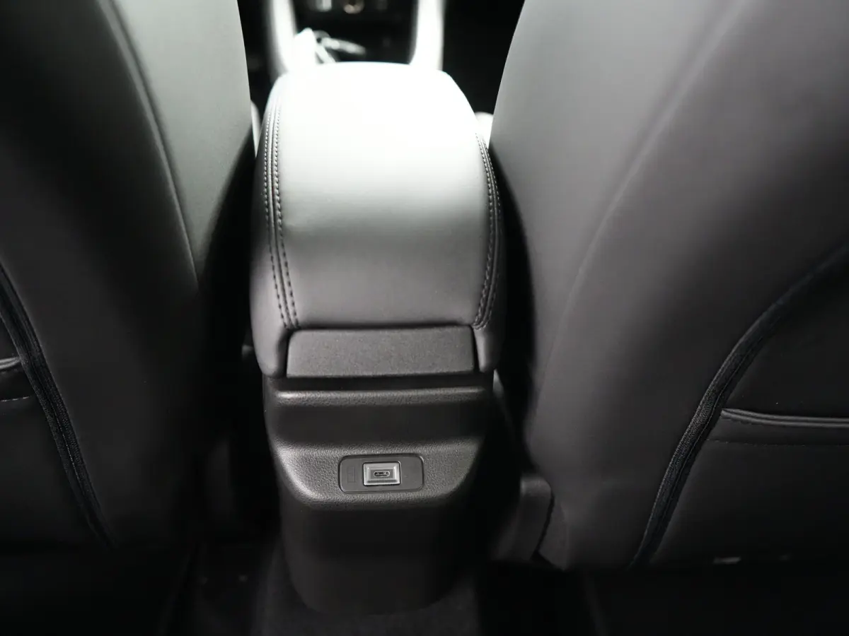 Summit | 18" Diamond Cut lichtmetalen velgen | 360 parkeersensoren | Achteruitrijcamera