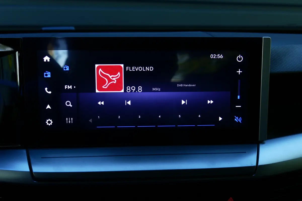 GS | 17" Lichtmetalen velgen in Zwart met 215/60 R17 banden | Achteruitrijcamera | Dode hoek waarschuwing