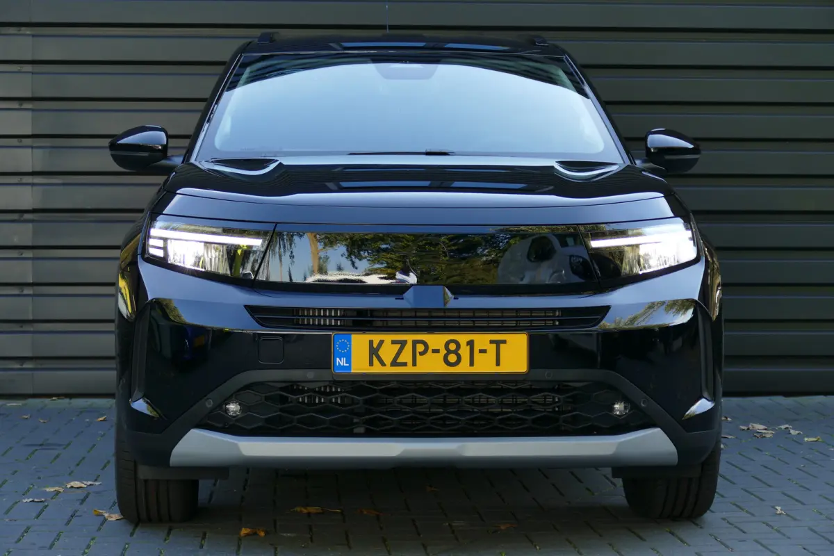 GS | 17" Lichtmetalen velgen in Zwart met 215/60 R17 banden | Achteruitrijcamera | Dode hoek waarschuwing