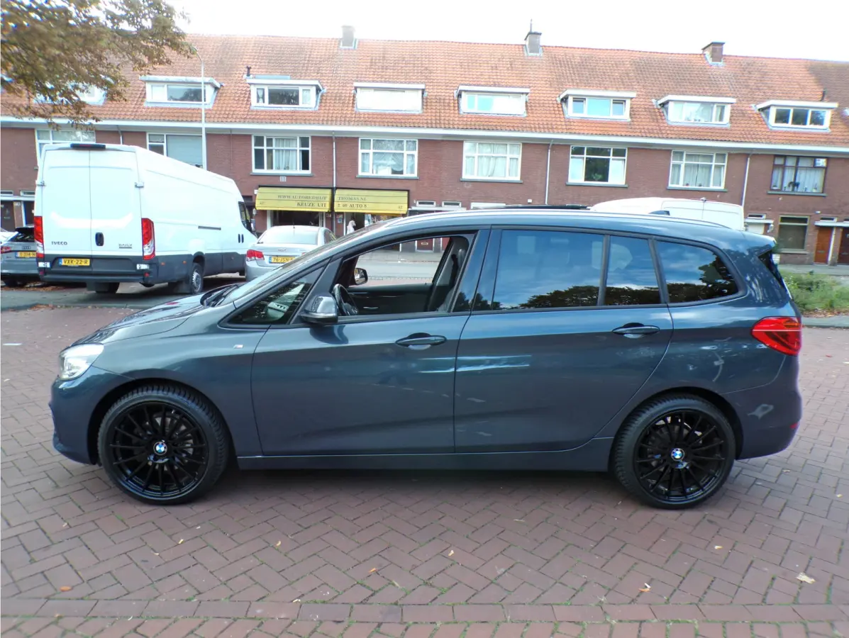 218i Centennial Executive 7p. 7 PERSOONS M UITVOERING PANORAMDAK.....