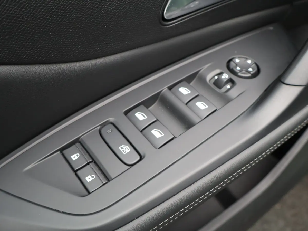 1.2 PureTech Allure Pack Business | Carplay | Clima | 360* Camera | Navi | Adpatieve cruise | Keyless | Dodehoek detectie |