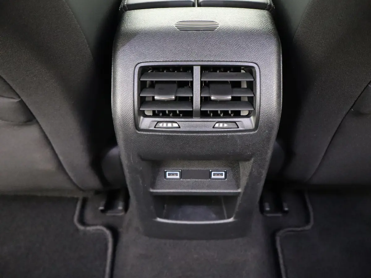 1.2 PureTech Allure Pack Business | Carplay | Clima | 360* Camera | Navi | Adpatieve cruise | Keyless | Dodehoek detectie |