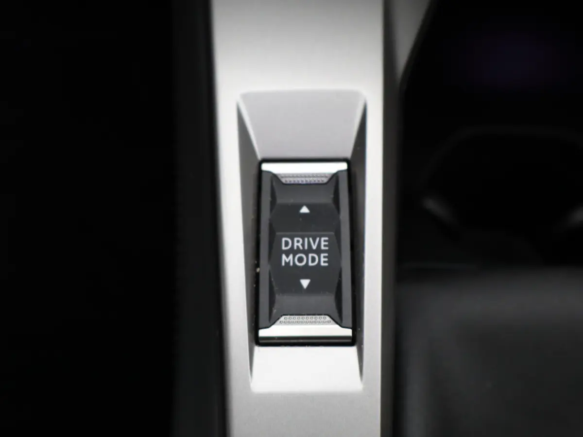 1.2 PureTech Allure Pack Business | Carplay | Clima | 360* Camera | Navi | Adpatieve cruise | Keyless | Dodehoek detectie |