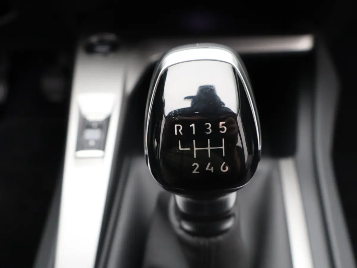 1.2 PureTech Allure Pack Business | Carplay | Clima | 360* Camera | Navi | Adpatieve cruise | Keyless | Dodehoek detectie |