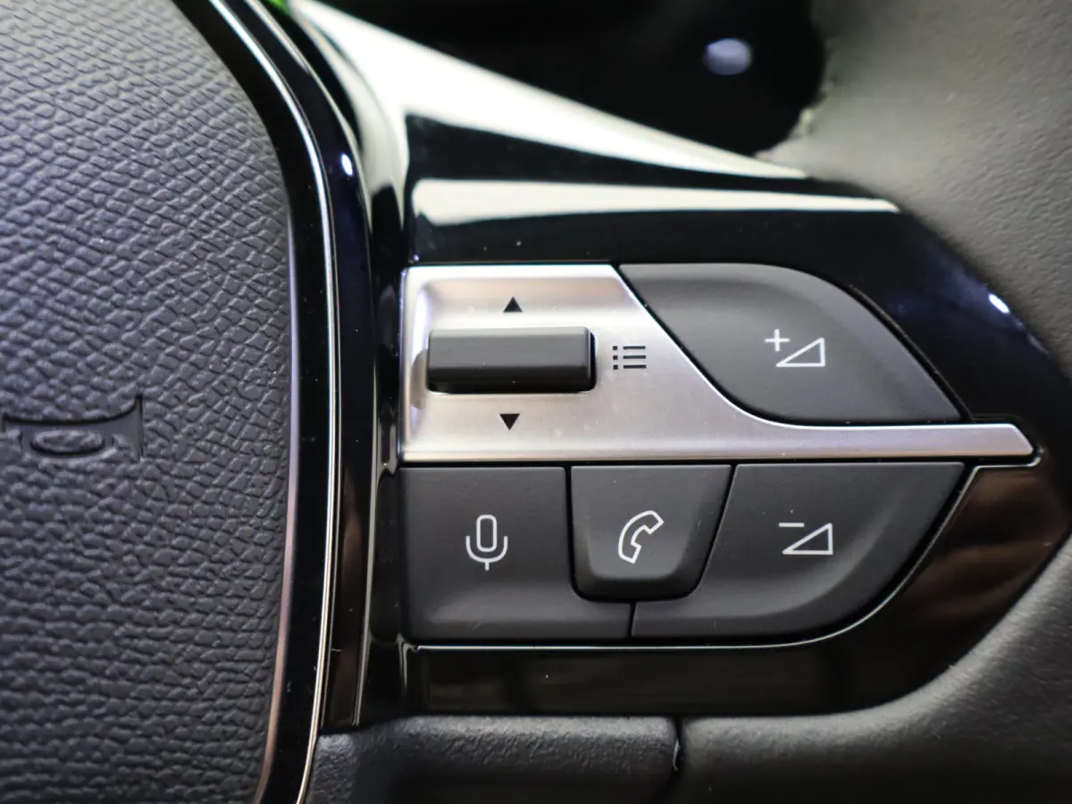 1.2 PureTech Allure Pack Business | Carplay | Clima | 360* Camera | Navi | Adpatieve cruise | Keyless | Dodehoek detectie |