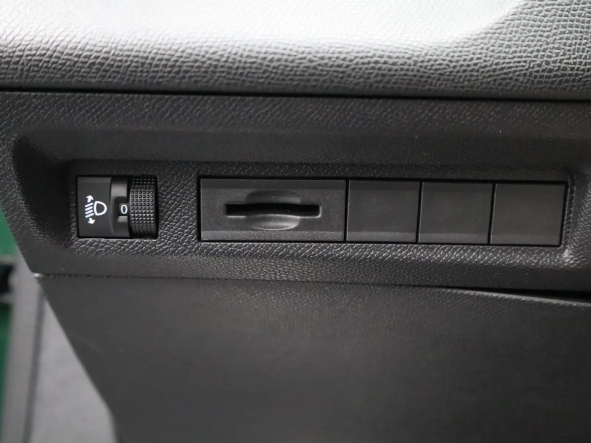 1.2 PureTech Allure Pack Business | Carplay | Clima | 360* Camera | Navi | Adpatieve cruise | Keyless | Dodehoek detectie |