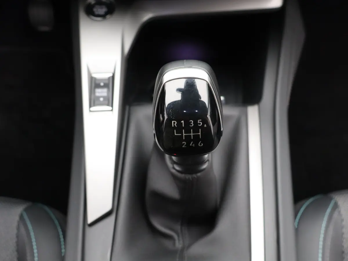 1.2 PureTech Allure Pack Business | Carplay | Clima | 360* Camera | Navi | Adpatieve cruise | Keyless | Dodehoek detectie |