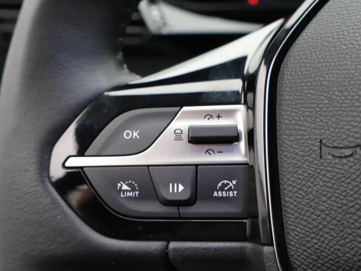 1.2 PureTech Allure Pack Business | Carplay | Clima | 360* Camera | Navi | Adpatieve cruise | Keyless | Dodehoek detectie |