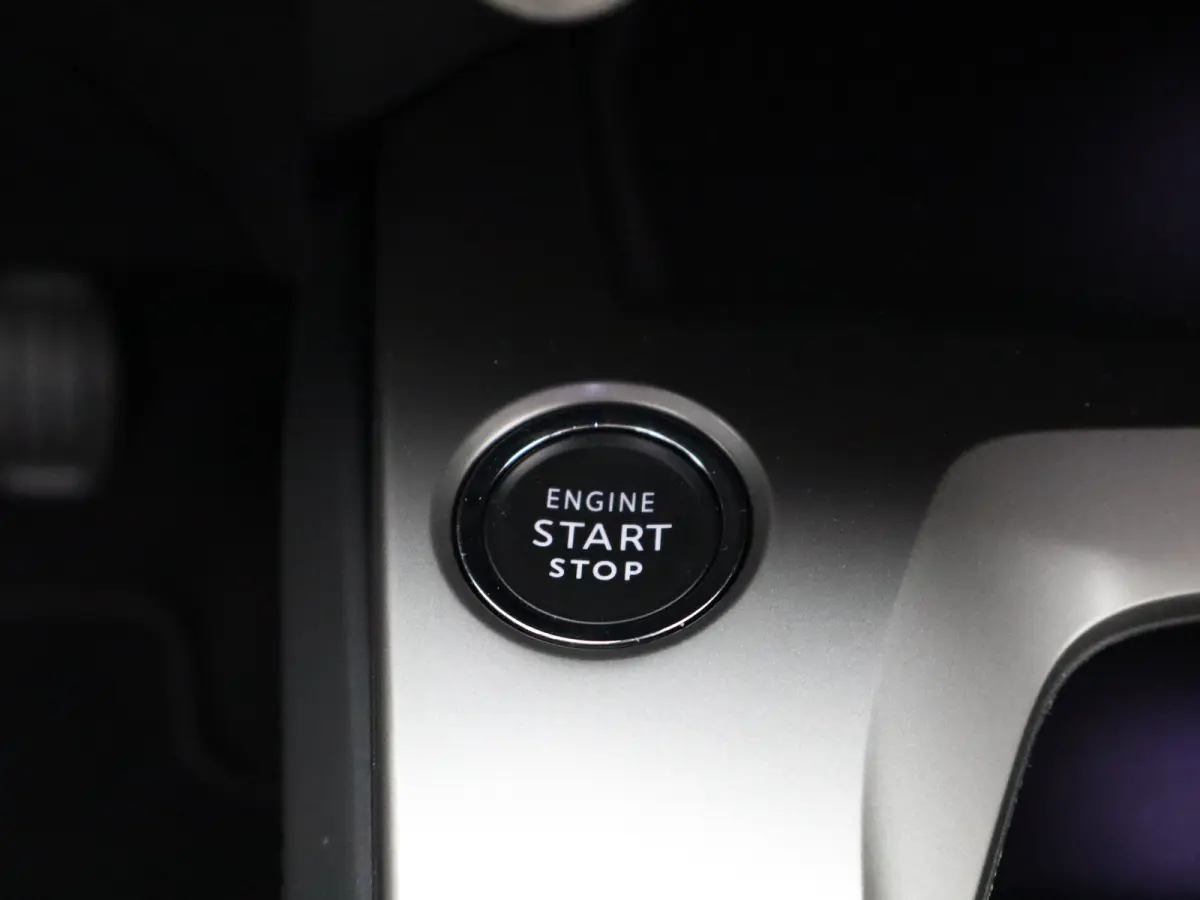 1.2 PureTech Allure Pack Business | Carplay | Clima | 360* Camera | Navi | Adpatieve cruise | Keyless | Dodehoek detectie |