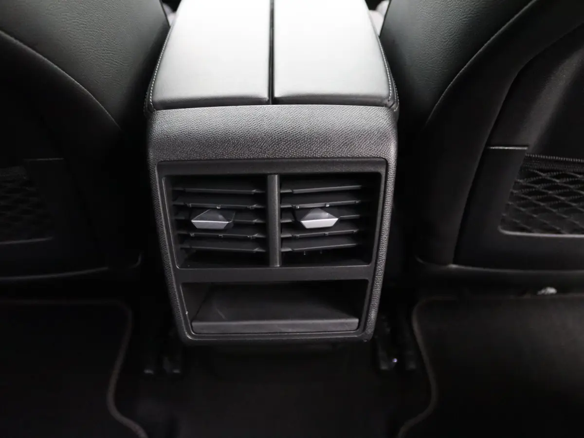 E-Tense Performance Line+ | Achterbank in delen neerklapbaar | Achteruitrijcamera | Alarm klasse 1(startblokkering)