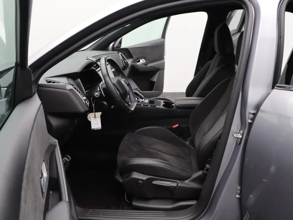 E-Tense Performance Line+ | Achterbank in delen neerklapbaar | Achteruitrijcamera | Alarm klasse 1(startblokkering)