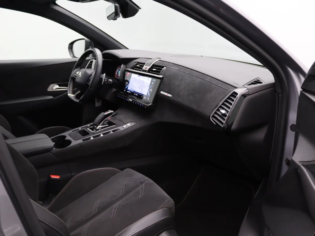 E-Tense Performance Line+ | Achterbank in delen neerklapbaar | Achteruitrijcamera | Alarm klasse 1(startblokkering)