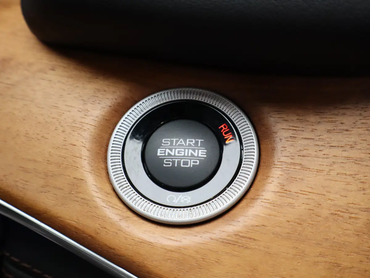 2.0 Summit Reserve 4xe | SOH 92% | Luchtvering | McIntosh | Pano dak | 21"LMV | Stoelverw. en verkoeling V+A | Memory | Elek. stoelen | HUD | Passagier display | Carplay |