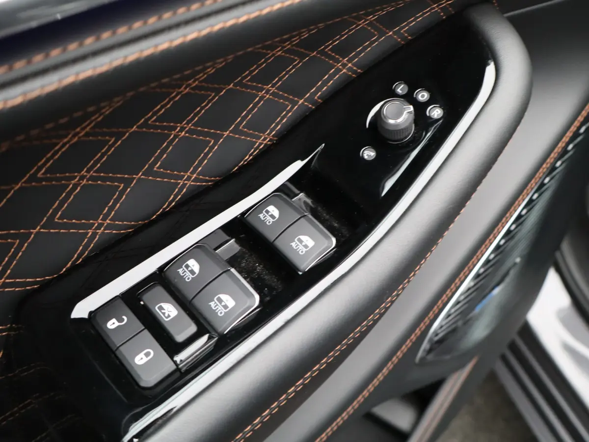 2.0 Summit Reserve 4xe | SOH 92% | Luchtvering | McIntosh | Pano dak | 21"LMV | Stoelverw. en verkoeling V+A | Memory | Elek. stoelen | HUD | Passagier display | Carplay |