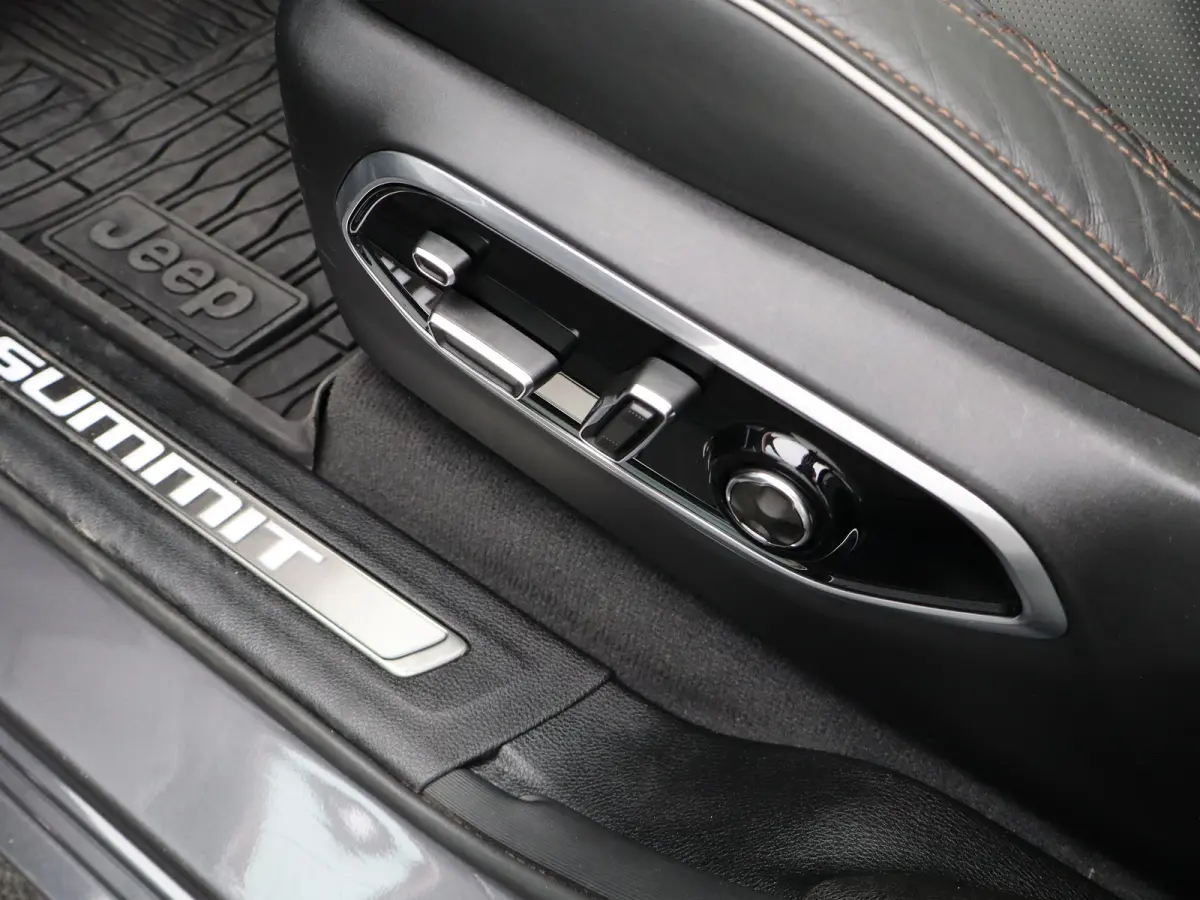 2.0 Summit Reserve 4xe | SOH 92% | Luchtvering | McIntosh | Pano dak | 21"LMV | Stoelverw. en verkoeling V+A | Memory | Elek. stoelen | HUD | Passagier display | Carplay |