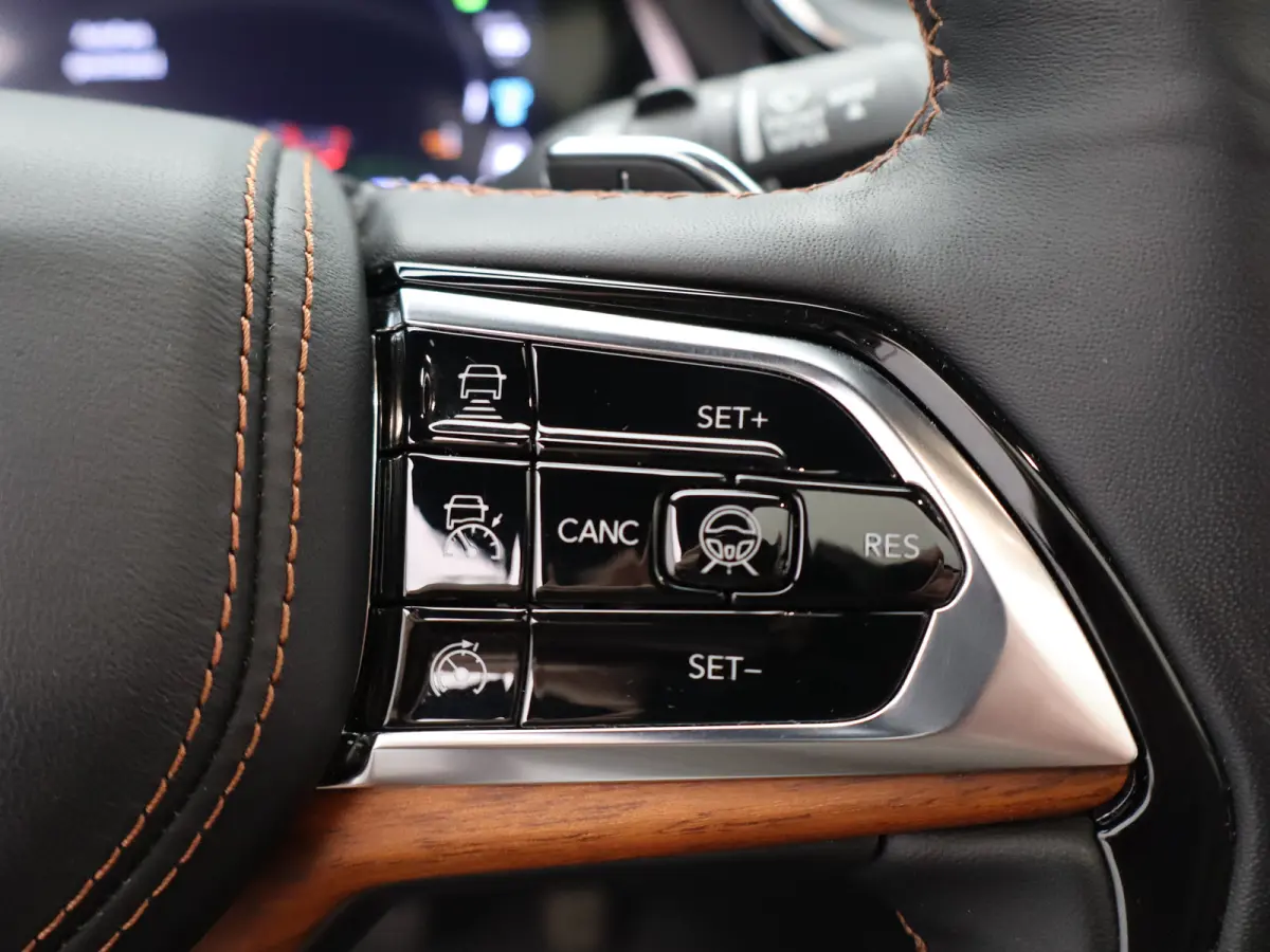 2.0 Summit Reserve 4xe | SOH 92% | Luchtvering | McIntosh | Pano dak | 21"LMV | Stoelverw. en verkoeling V+A | Memory | Elek. stoelen | HUD | Passagier display | Carplay |