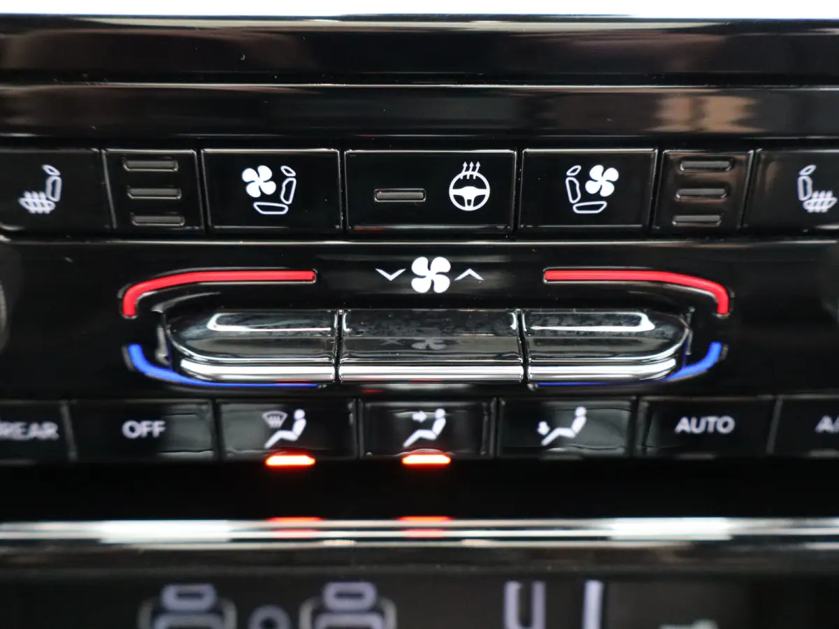 2.0 Summit Reserve 4xe | SOH 92% | Luchtvering | McIntosh | Pano dak | 21"LMV | Stoelverw. en verkoeling V+A | Memory | Elek. stoelen | HUD | Passagier display | Carplay |
