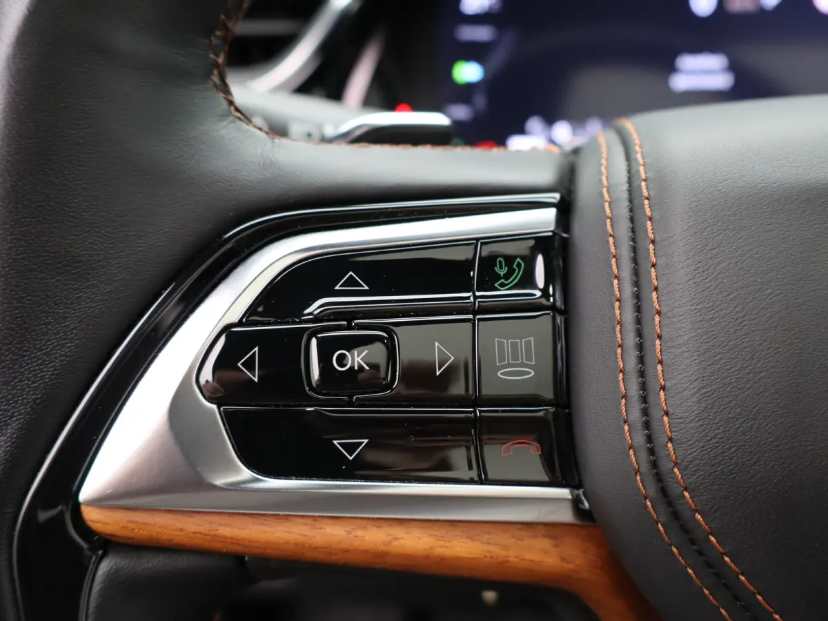 2.0 Summit Reserve 4xe | SOH 92% | Luchtvering | McIntosh | Pano dak | 21"LMV | Stoelverw. en verkoeling V+A | Memory | Elek. stoelen | HUD | Passagier display | Carplay |