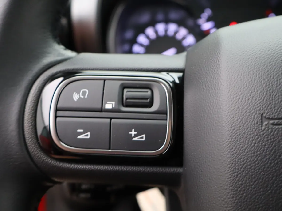 1.2 PureTech Live Navigatie | Airco | Cruise Control | LED verlichting | Parkeersenoren
