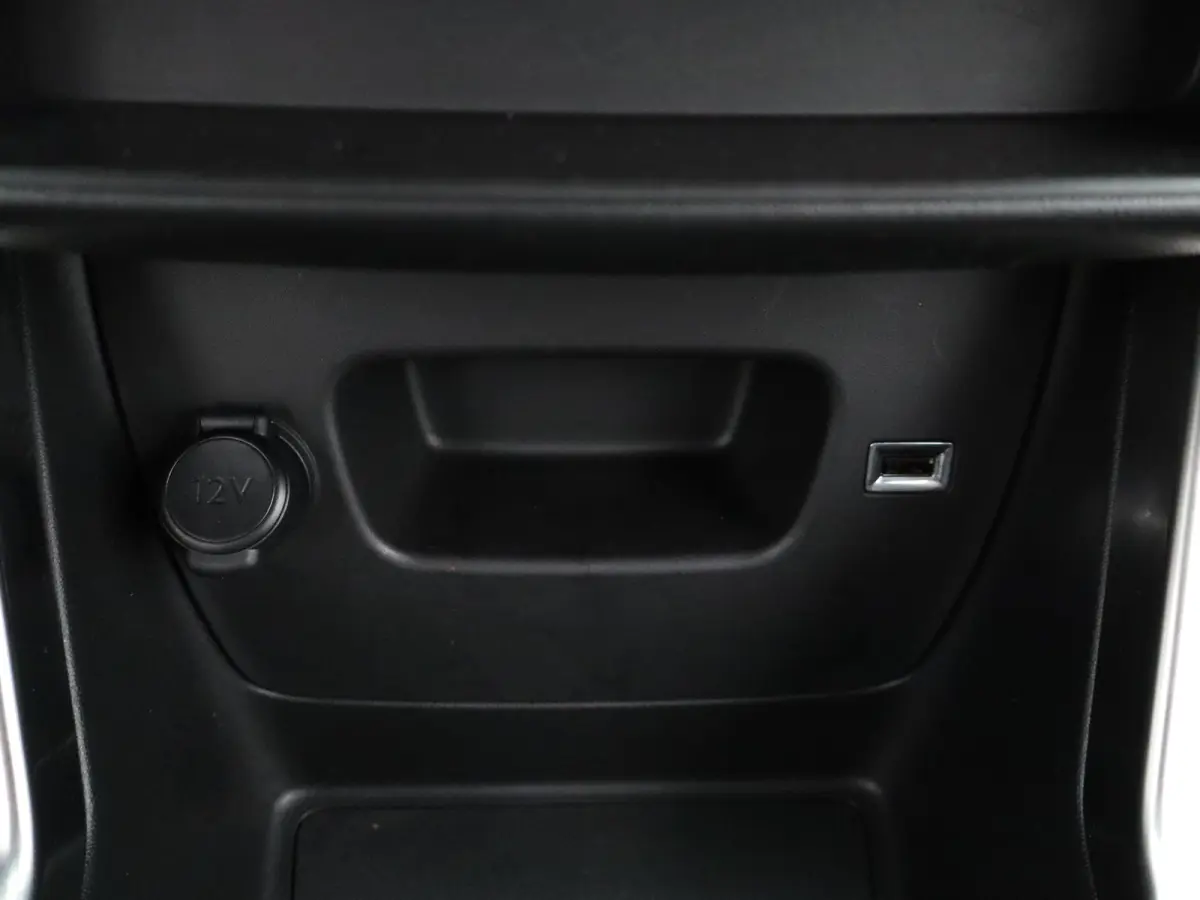 1.2 PureTech Live Navigatie | Airco | Cruise Control | LED verlichting | Parkeersenoren