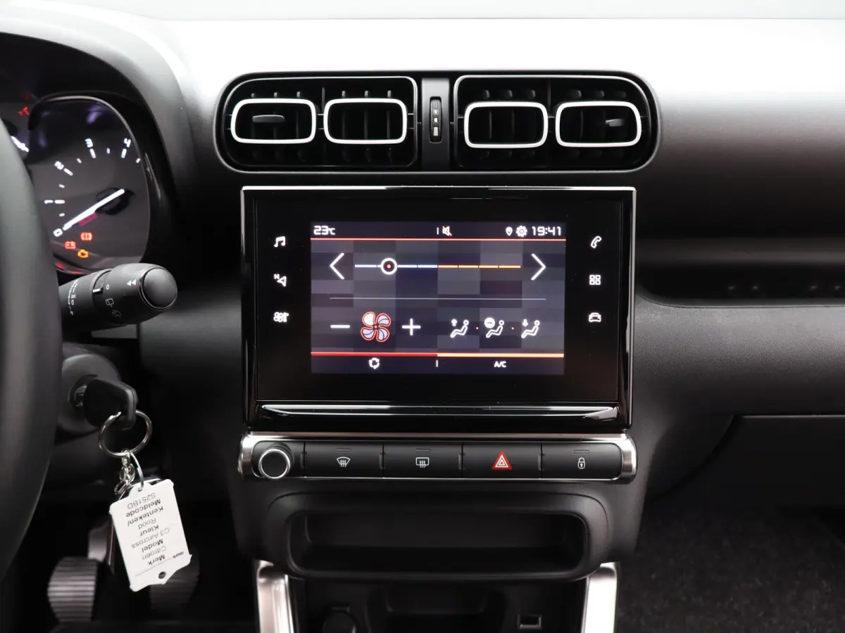 1.2 PureTech Live Navigatie | Airco | Cruise Control | LED verlichting | Parkeersenoren