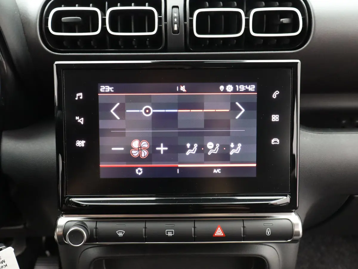 1.2 PureTech Live Navigatie | Airco | Cruise Control | LED verlichting | Parkeersenoren