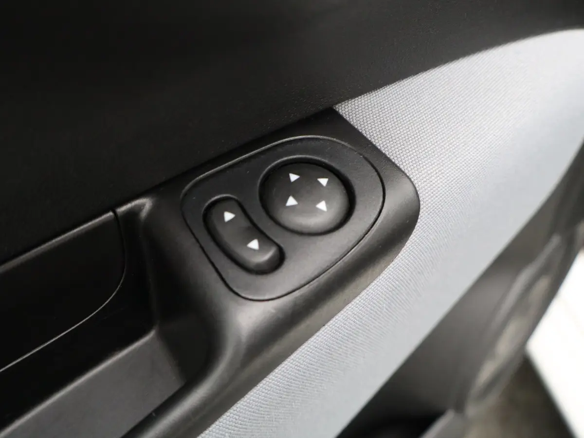 1.2 Popstar Cruise Control | Airco | 15" Lichtmetalen Velgen | Bluetooth Telefoon Verbinding