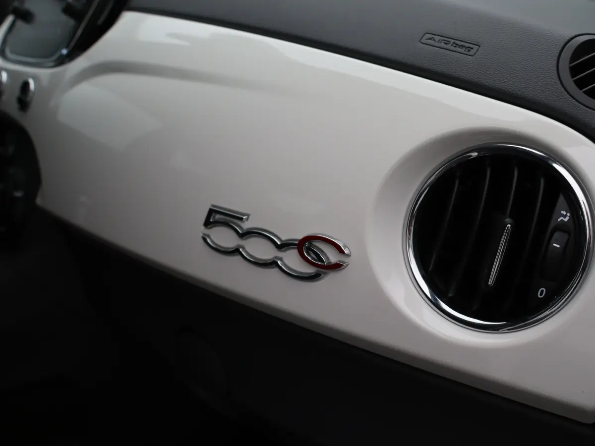 0.9 TwinAir Turbo Mirror Schuifdak | Airco | Navigatie | 15" Lichtmetalen Velgen | Bluetooth Telefoon Verbinding