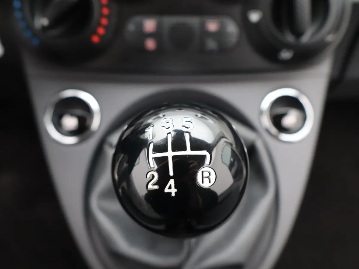 0.9 TwinAir Turbo Mirror Schuifdak | Airco | Navigatie | 15" Lichtmetalen Velgen | Bluetooth Telefoon Verbinding