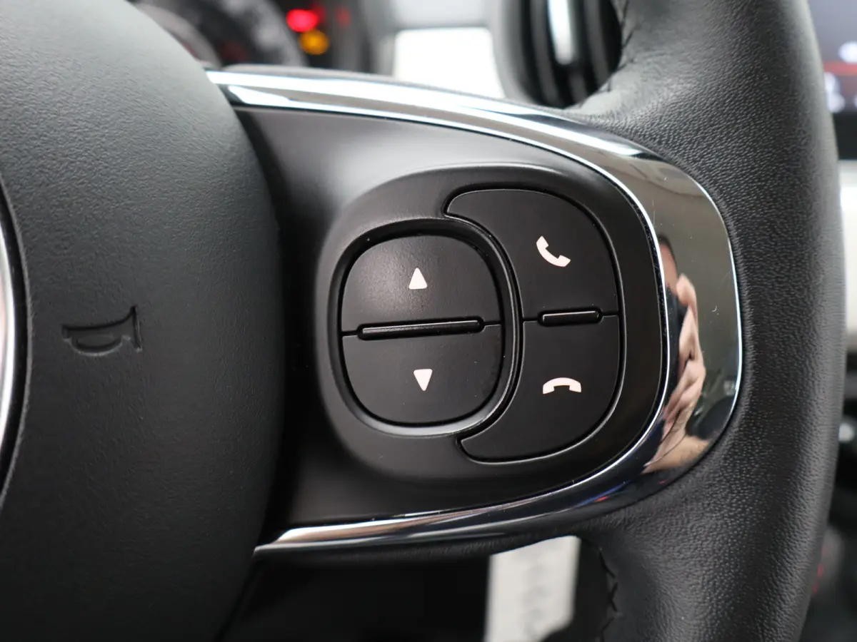 0.9 TwinAir Turbo Mirror Schuifdak | Airco | Navigatie | 15" Lichtmetalen Velgen | Bluetooth Telefoon Verbinding
